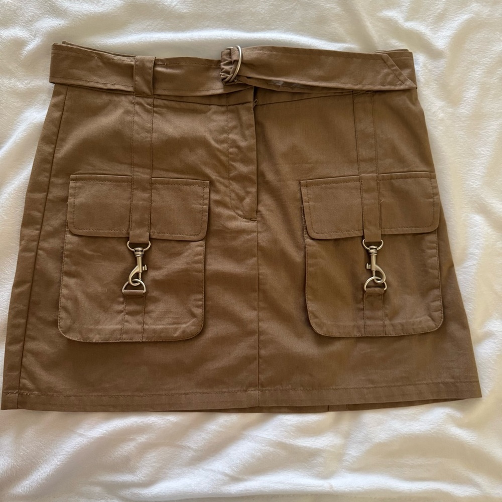 BCBG Maxazria Mini cargo skirt; light brown; size 2